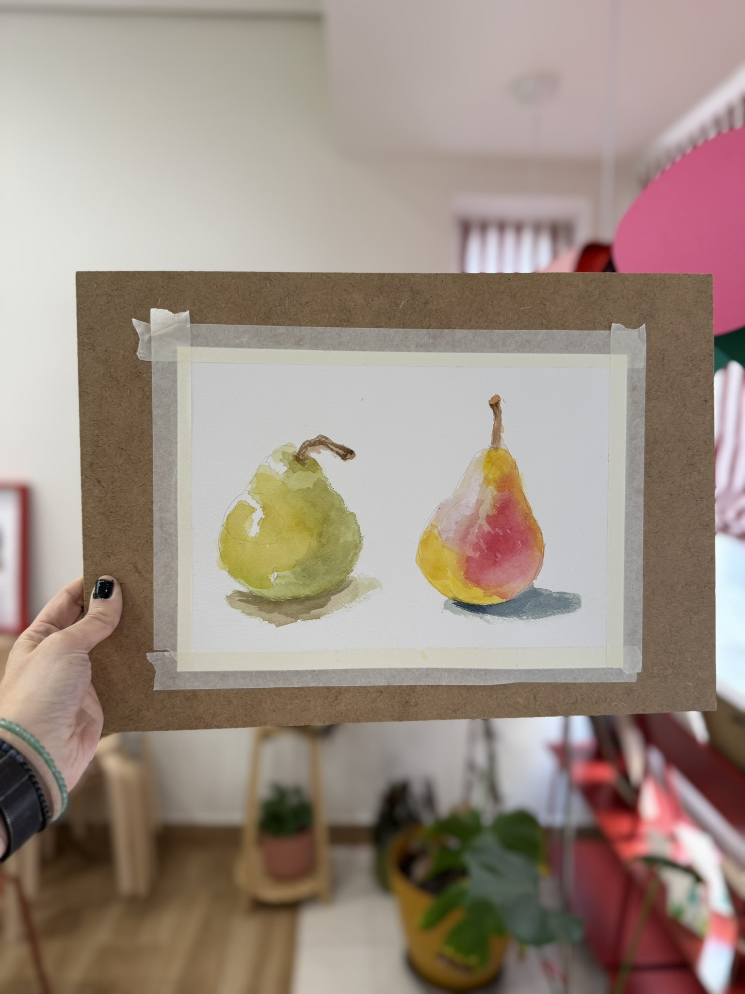 Ejercicio de acuarela creativa con manchas de color magenta