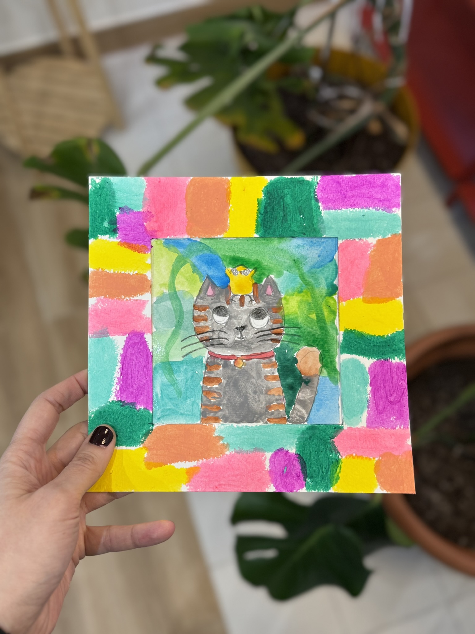 Niña pintando en una clase de ilustración creativa