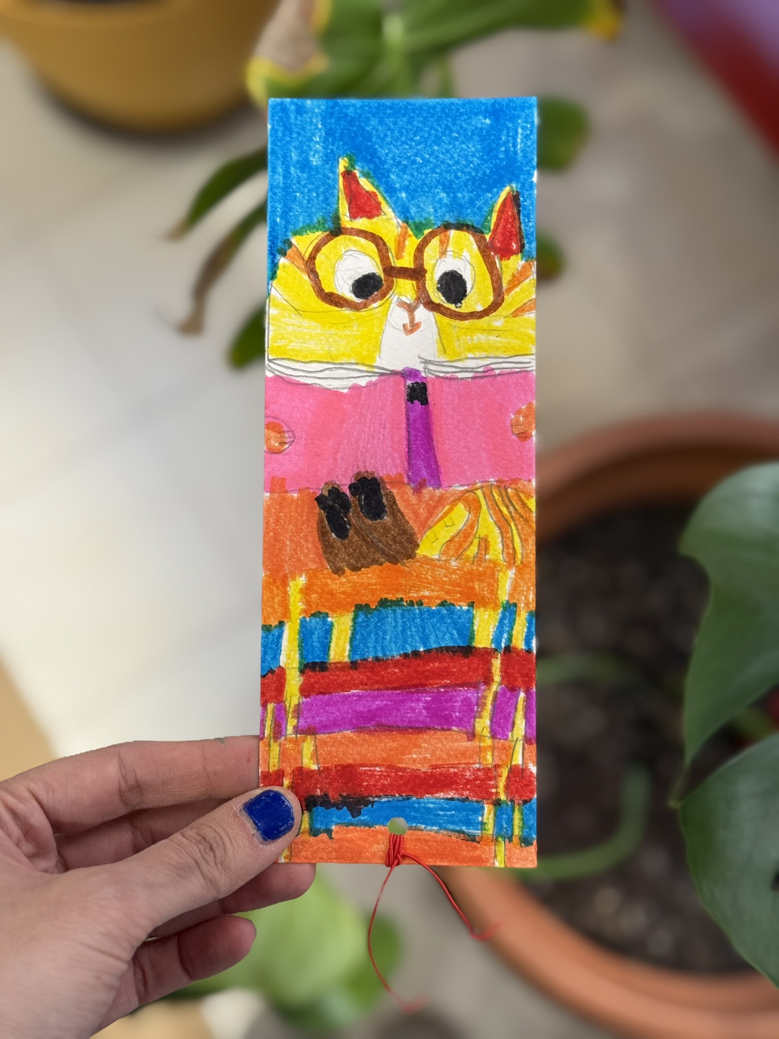 Marcapáginas ilustrado con gato realizado en clase