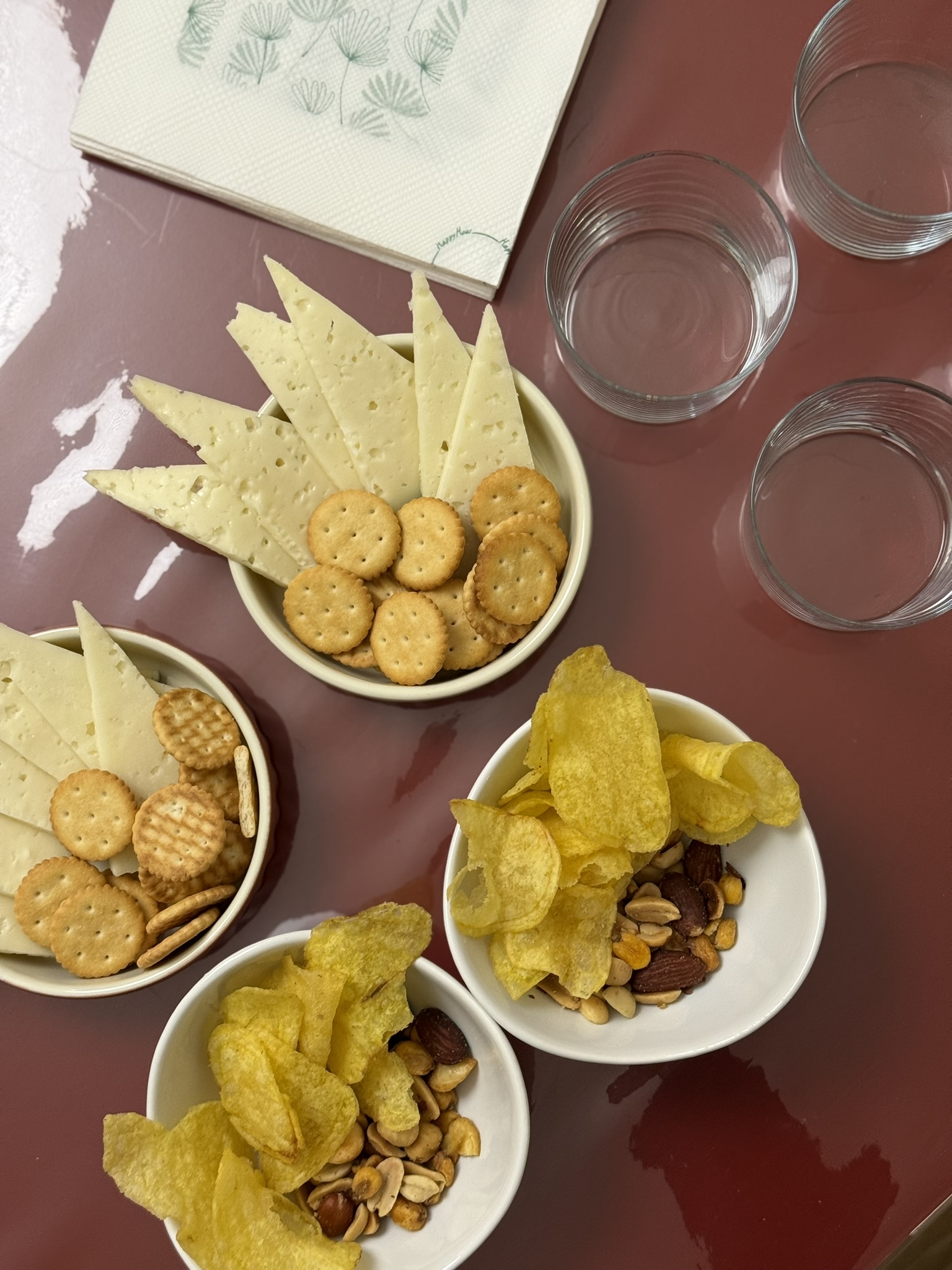 Detalle de una acuarela durante una actividad para adultos