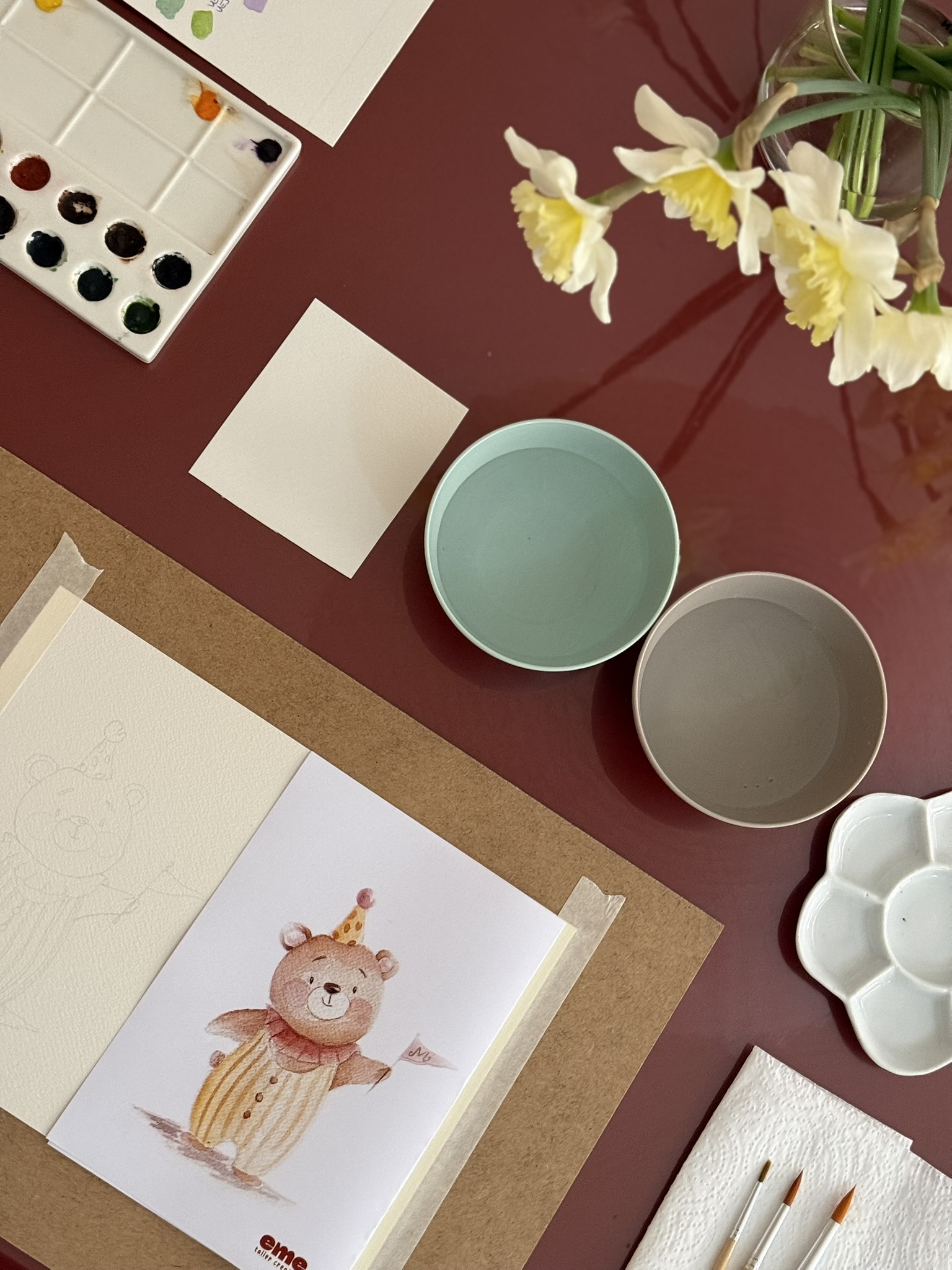 Mesa de trabajo durante una despedida creativa