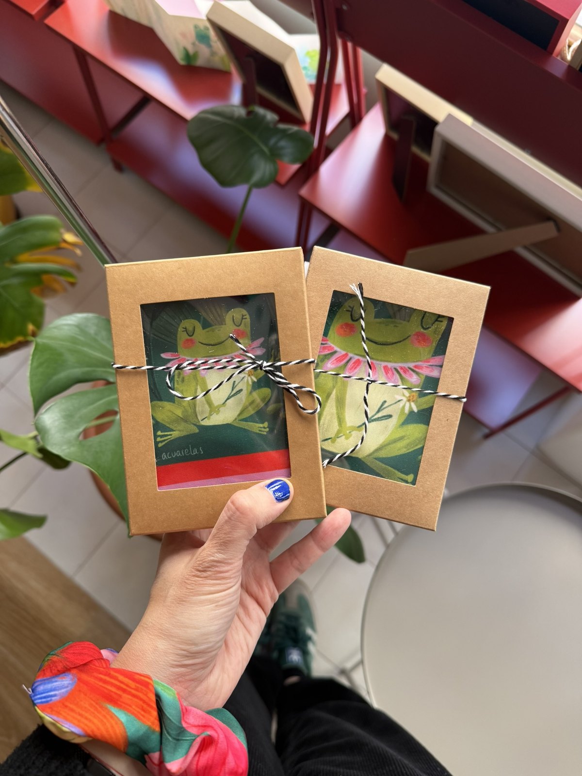 Dos paquetes de postales artesanales con ilustración de rana